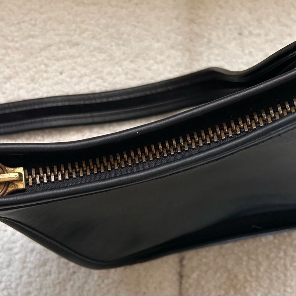HOT!   Vintage Coach Black Leather Shoulder Bag with Gold Accents - Picture 4 of 16